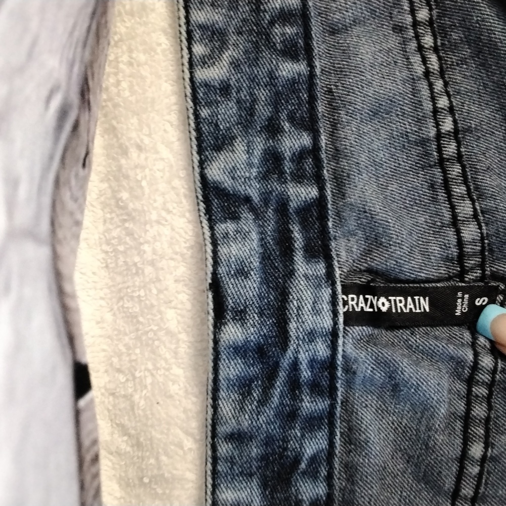 Shorts - Picture 3 of 4